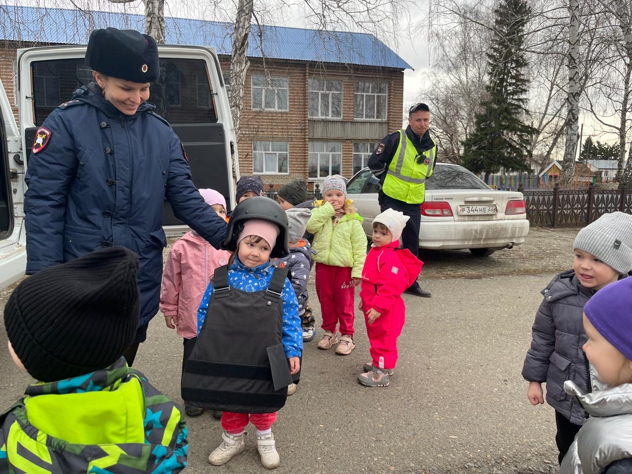 Госавтоинспекция посетила детские сады.