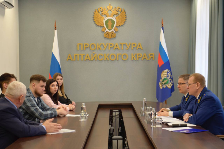 Николай Рябов провел личный прием жителей Алтайского края. Николай Рябов провел личный прием жителей Алтайского края.