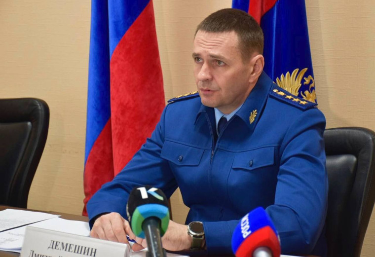 Заместитель Генерального прокурора России Дмитрий Демешин провел личный прием граждан в городе Новоалтайске . Заместитель Генерального прокурора России Дмитрий Демешин провел личный прием граждан в городе Новоалтайске .